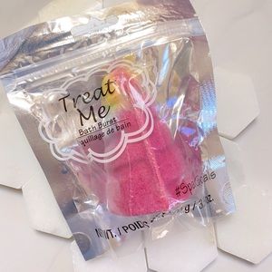 5 for $10 🎉 Treat Me Rainbow Unicorn Horn Bath Bomb